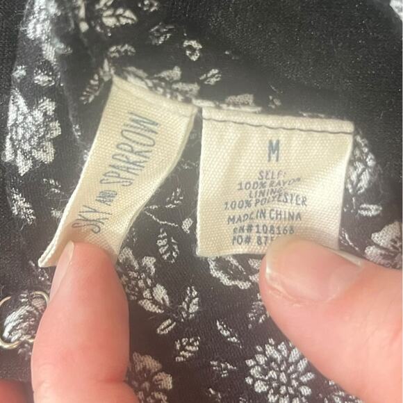 Sky & Sparrow Bandana Tie Back Top Womens Size Medium Black Floral Straps Y2K - Picture 3 of 5